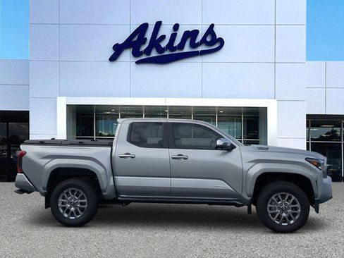 Used 2025 Toyota Tacoma Limited image 1