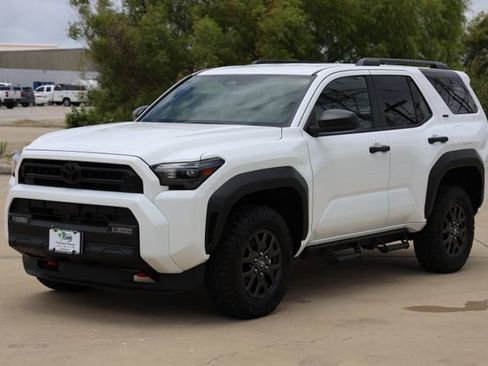 New 2026 Toyota 4Runner SR5 AWD/4WD image 4