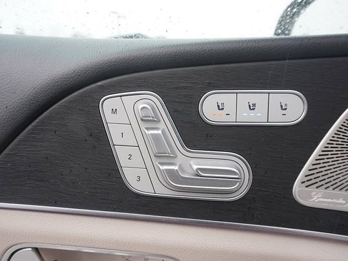 Used 2021 Mercedes-Benz GLS 580 4MATIC w/ Exclusive Trim Package image 30