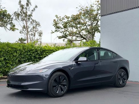 Used 2026 Tesla Model 3 image 3