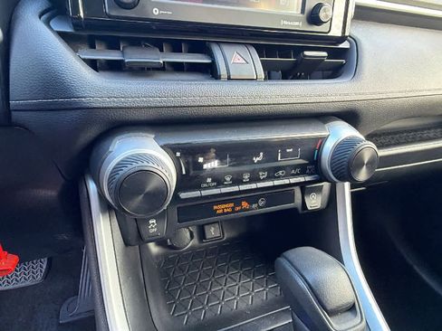 Used 2021 Toyota RAV4 LE image 14