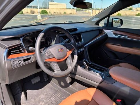 Used 2025 Cadillac XT5 Premium Luxury w/ LPO, Floor Liner Package FWD image 11