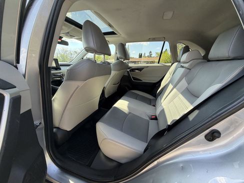 Used 2022 Toyota RAV4 XLE Premium FWD image 20
