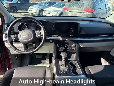 Used 2024 Kia Carnival LX image 16
