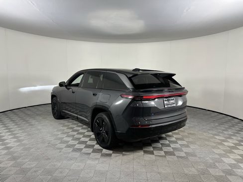 Used 2024 Jeep Wagoneer Launch Edition image 8