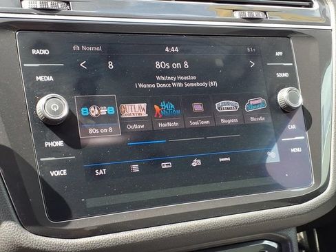 Used 2018 Volkswagen Tiguan SE AWD/4WD image 24