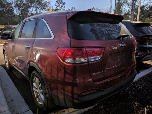 Used 2016 Kia Sorento LX w/ LX Convenience Package image 4