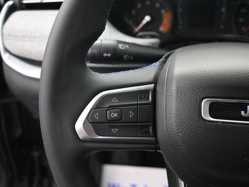 Used 2022 Jeep Compass Latitude AWD/4WD image 11