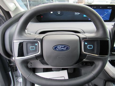 Used 2025 Ford Expedition Active image 12