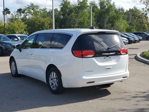 Used 2023 Chrysler Voyager LX image 6