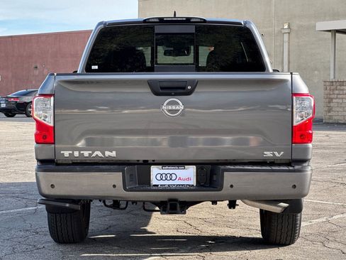 Used 2024 Nissan Titan SV w/ SV Convenience Package RWD image 5