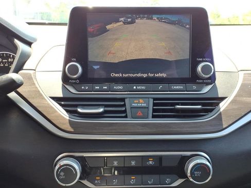 Used 2024 Nissan Altima 2.5 SV FWD image 12