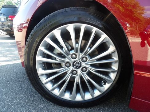 Used 2020 Toyota Avalon Limited FWD image 28