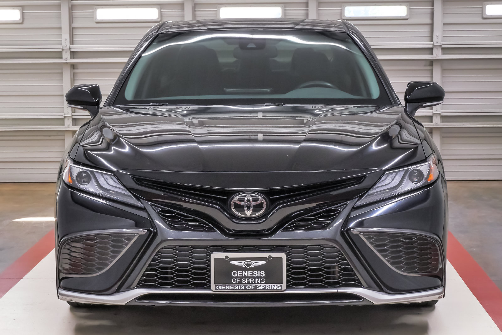 Used 2022 Toyota Camry XSE FWD image 4