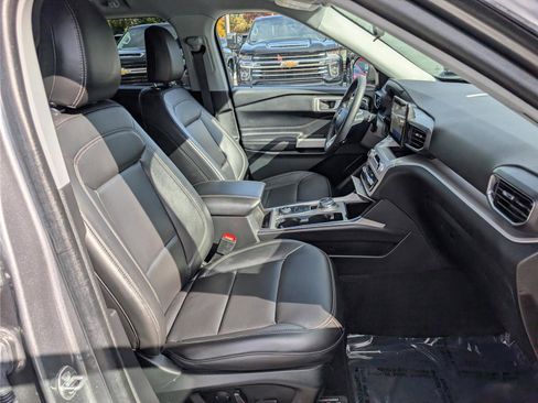 Used 2024 Ford Explorer XLT w/ Equipment Group 202A image 11