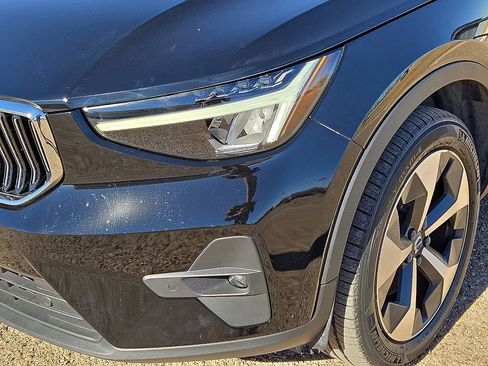 Certified 2023 Volvo XC40 B5 Plus w/ Protection Package Premier image 11