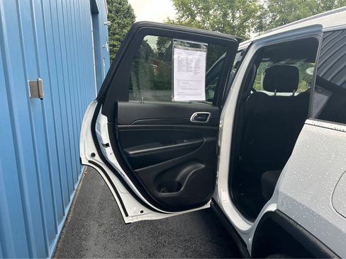 Used 2021 Jeep Grand Cherokee Laredo image 33