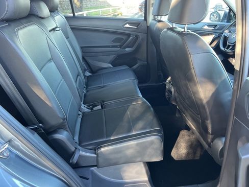 Used 2021 Volkswagen Tiguan SE image 14