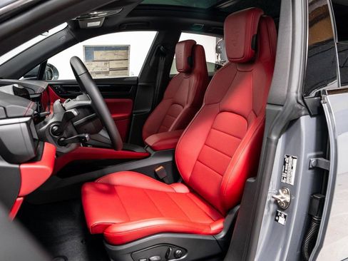 New 2026 Porsche Macan 4 Electric AWD/4WD image 5