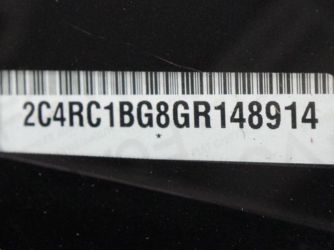 Used 2016 Chrysler Town & Country Touring FWD image 31