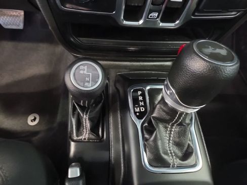 Used 2023 Jeep Wrangler Unlimited Sahara AWD/4WD image 21