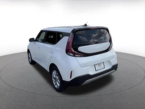 Used 2025 Kia Soul LX w/ LX Technology Package FWD image 10