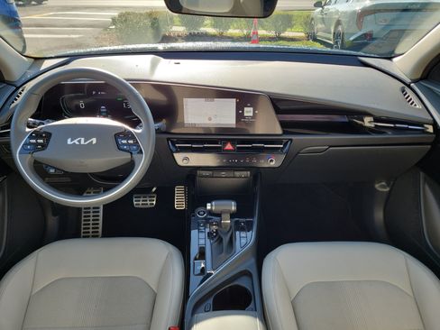 Certified 2023 Kia Niro EX Touring FWD image 17