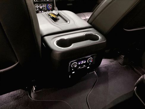 Used 2022 Chevrolet Tahoe RST w/ Luxury Package AWD/4WD image 37
