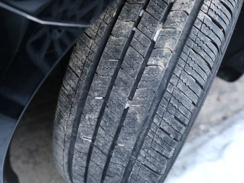 Used 2014 Nissan Versa SL w/ Tech Package image 22