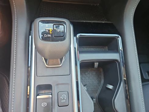 Used 2024 Nissan Pathfinder SV FWD image 17