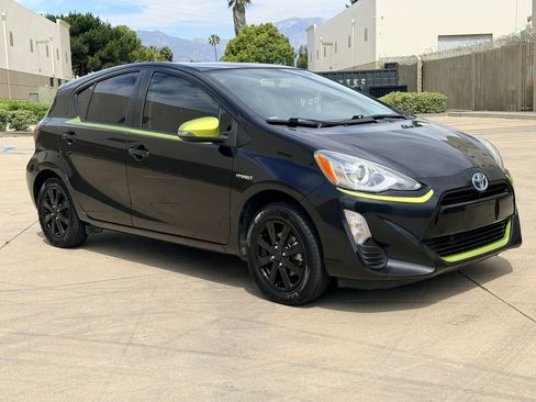 Used 2016 Toyota Prius C Persona Series image 3