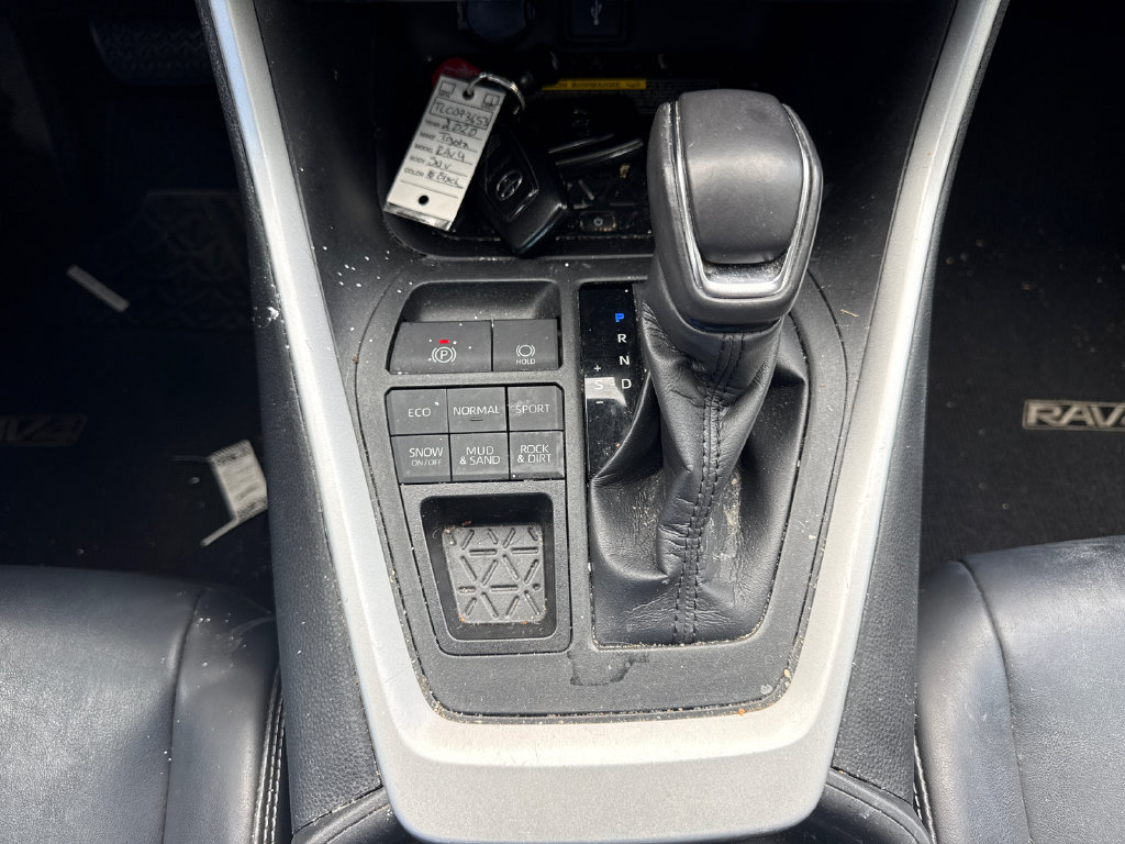 Used 2020 Toyota RAV4 XLE Premium AWD/4WD image 23