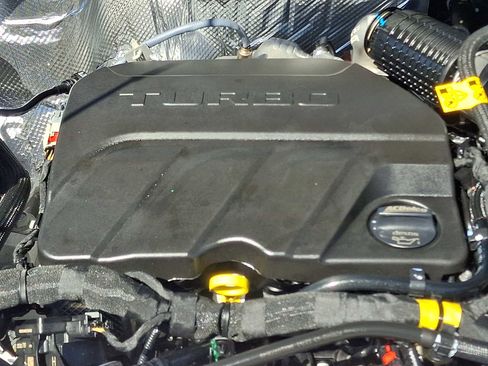 Used 2025 Chevrolet Trax RS w/ Driver Confidence Package image 33