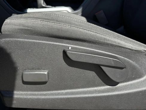 Used 2018 Chevrolet Colorado LT AWD/4WD image 12