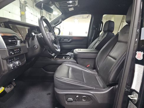 Used 2025 GMC Yukon Denali AWD/4WD image 8