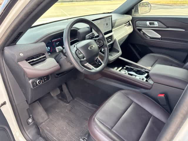 Used 2025 Ford Explorer Platinum RWD image 9