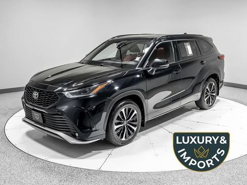 Used 2021 Toyota Highlander XSE AWD/4WD image 1