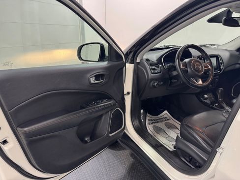 Used 2018 Jeep Compass Limited w/ Navigation Group image 3