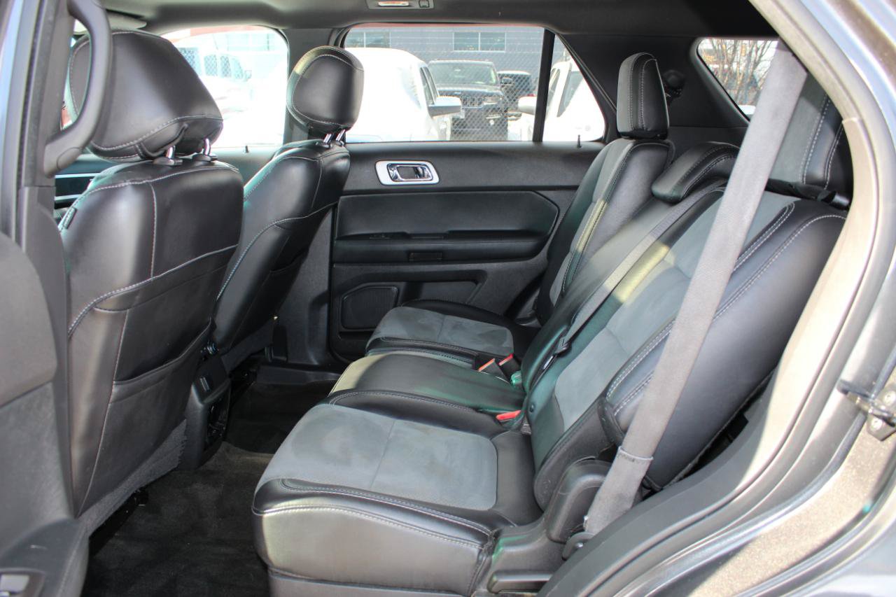 Used 2015 Ford Explorer XLT w/ Equipment Group 202A AWD/4WD image 16