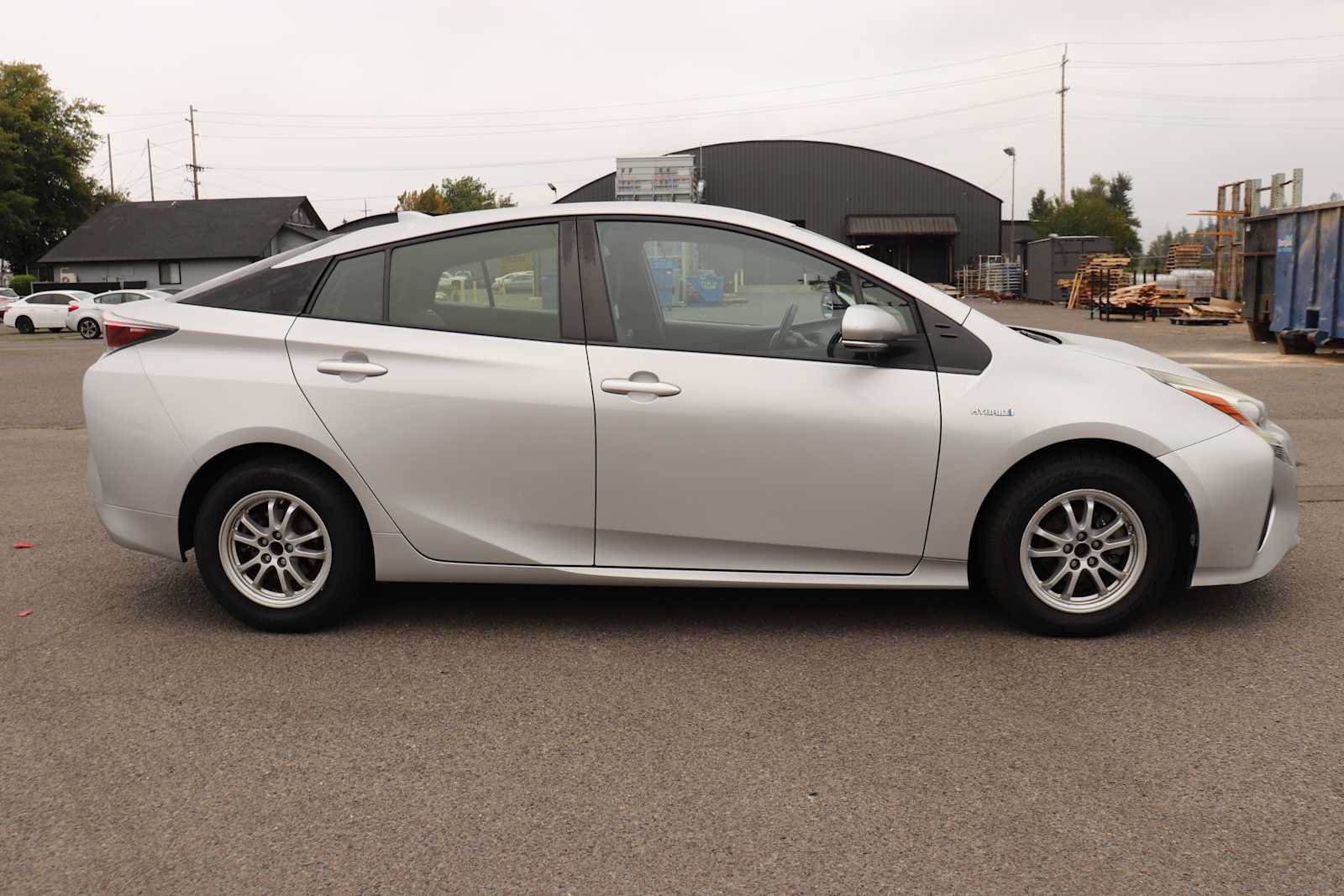 Used 2017 Toyota Prius Two FWD image 4