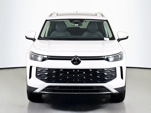 New 2026 Volkswagen Tiguan SE image 2