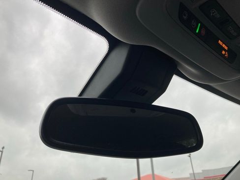 Used 2024 GMC Terrain SLE image 25