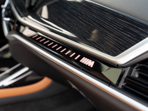 Used 2023 BMW X7 M60i image 45