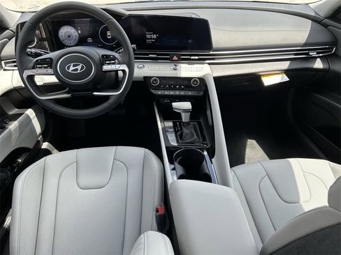 New 2025 Hyundai Elantra Limited image 3