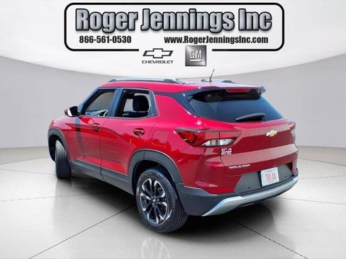 Used 2021 Chevrolet TrailBlazer LT w/ Convenience Package FWD image 3