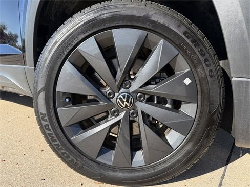 Used 2024 Volkswagen Taos S image 9