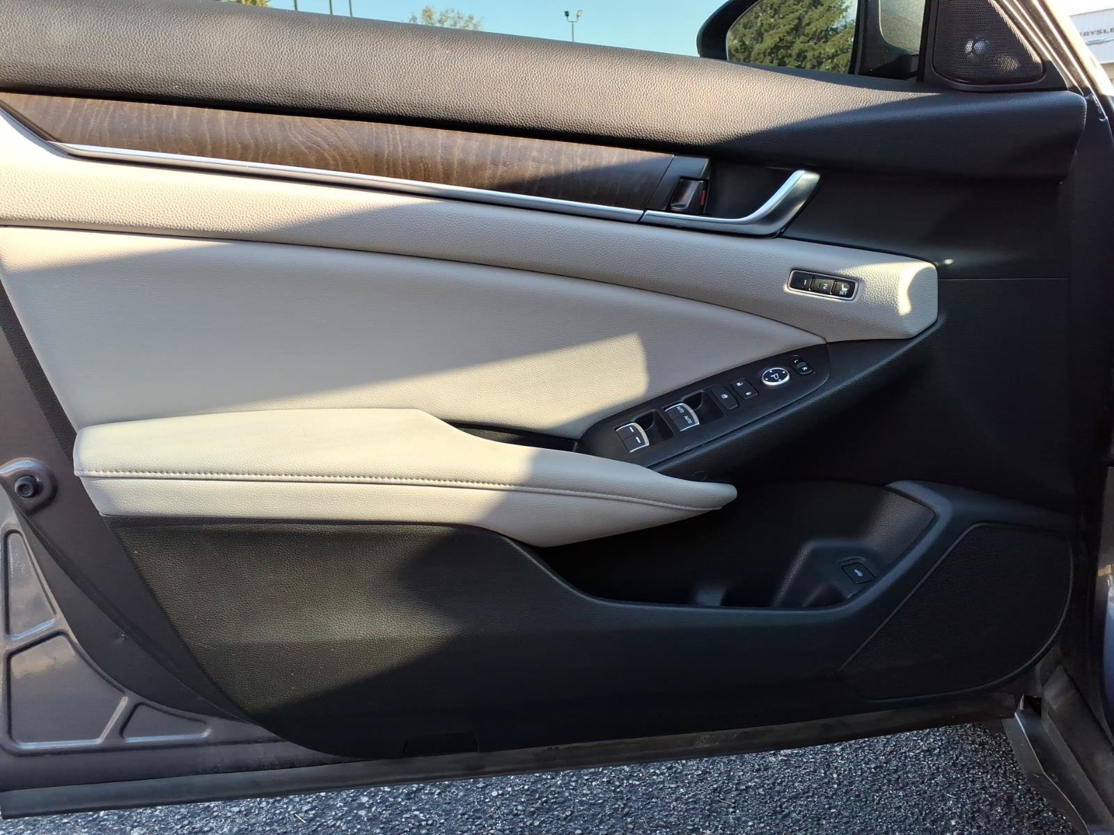 Used 2018 Honda Accord EX-L image 10