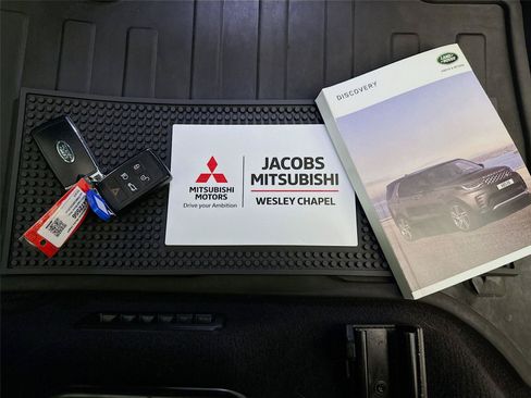 Used 2023 Land Rover Discovery Metropolitan Edition AWD/4WD image 29