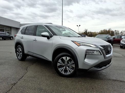 Used 2023 Nissan Rogue SV w/ SV Premium Package image 2