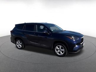 Used 2025 Toyota Highlander LE FWD video 2